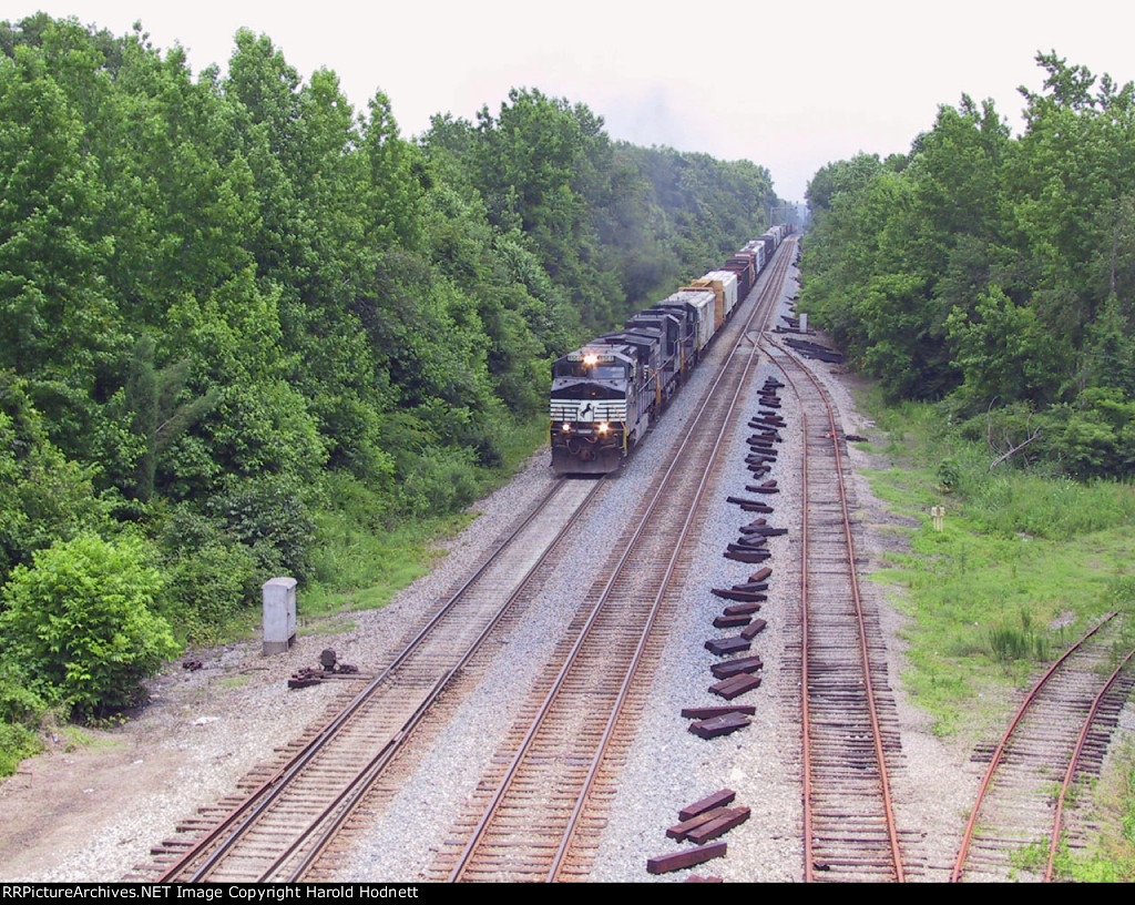 NS 8964 leads two other GE's southbound past the signals at Five Row